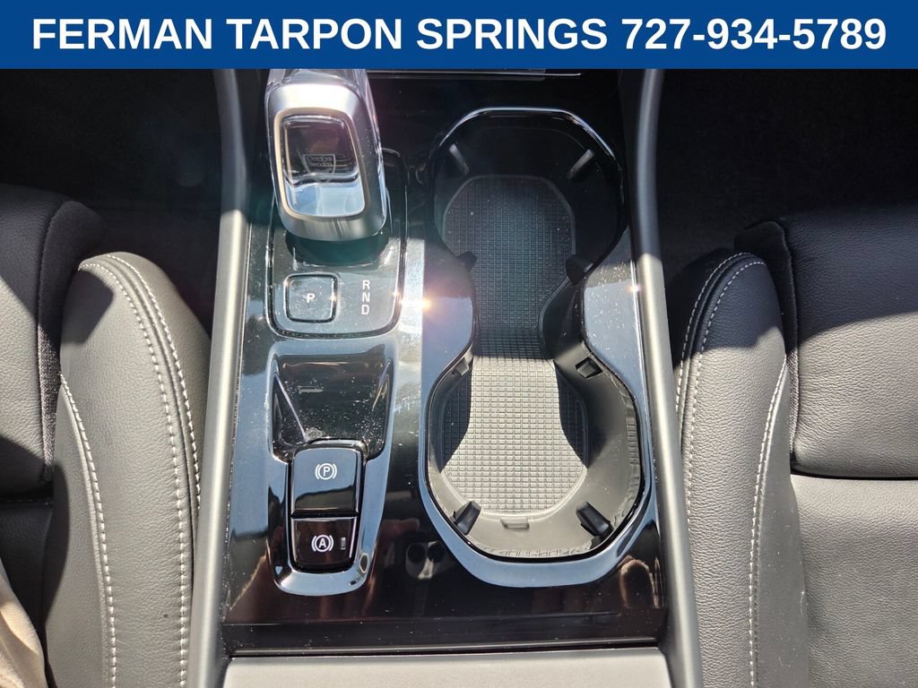 Certified 2024 Volvo XC40 B5 Plus AWD/4WD image 28