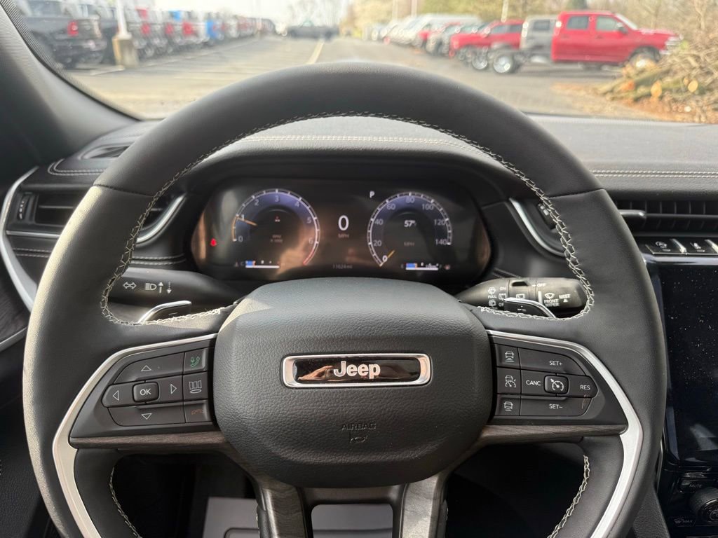 Used 2025 Jeep Grand Cherokee Limited image 20