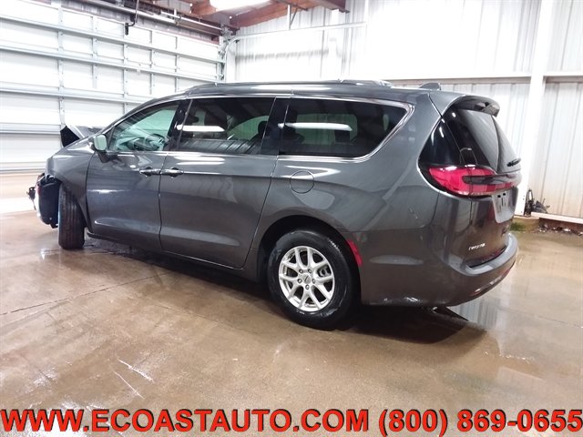 Used 2021 Chrysler Pacifica Touring-L image 2