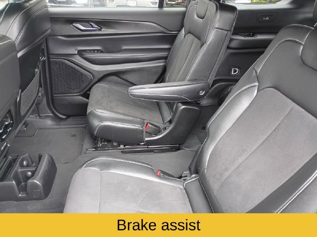 Used 2023 Jeep Grand Cherokee L Laredo AWD/4WD image 19
