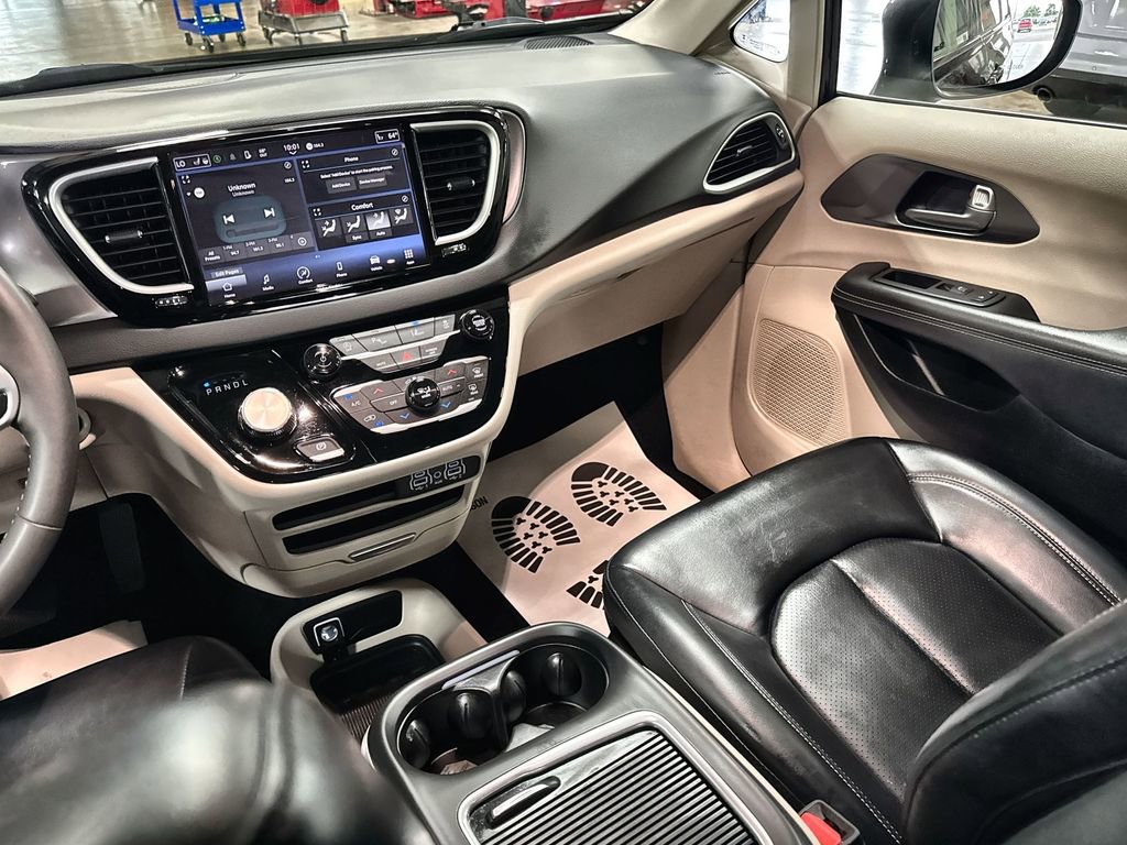 Used 2023 Chrysler Pacifica Touring-L FWD image 26