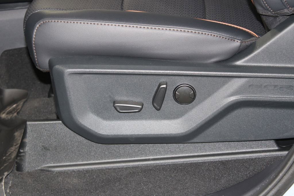 New 2026 Ford F250 Lariat w/ Black Appearance Package image 22