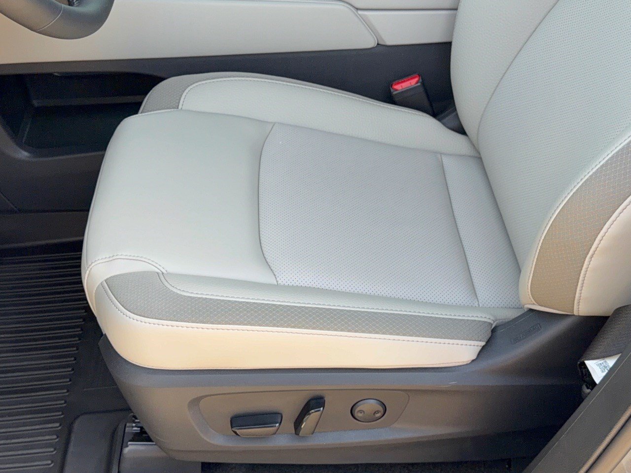 Used 2026 Nissan Pathfinder SL FWD image 16