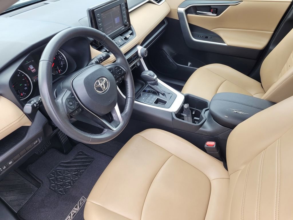 Used 2022 Toyota RAV4 XLE Premium w/ Carpet Mat Package (TMS) image 10