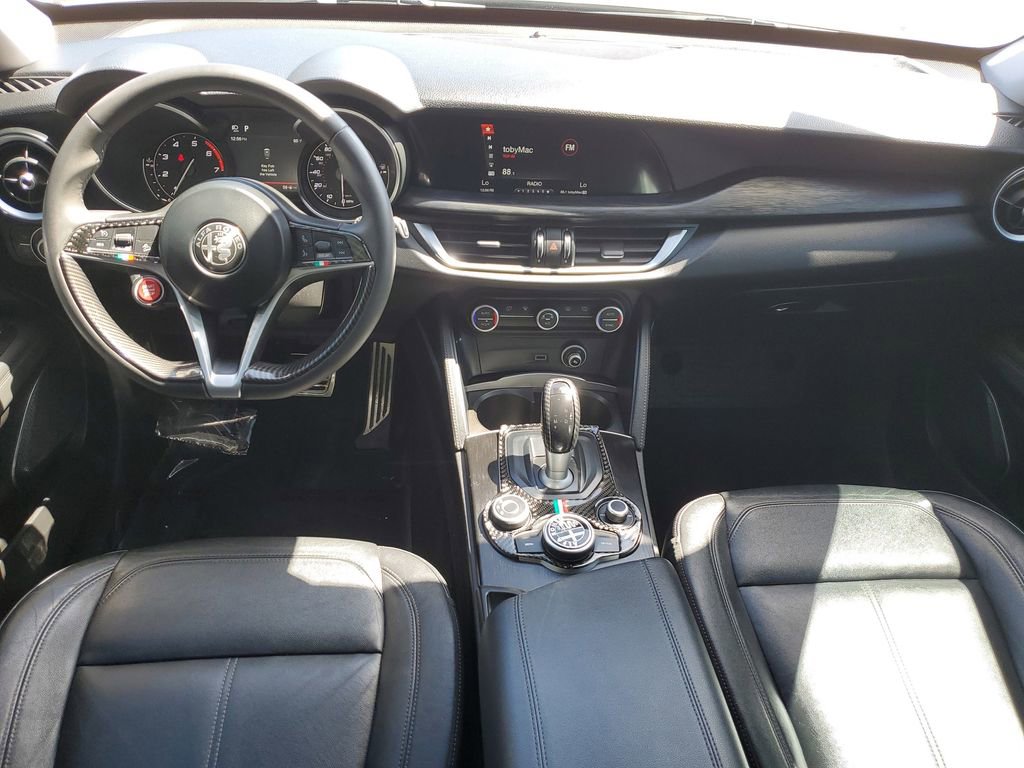 Used 2018 Alfa Romeo Stelvio AWD image 18