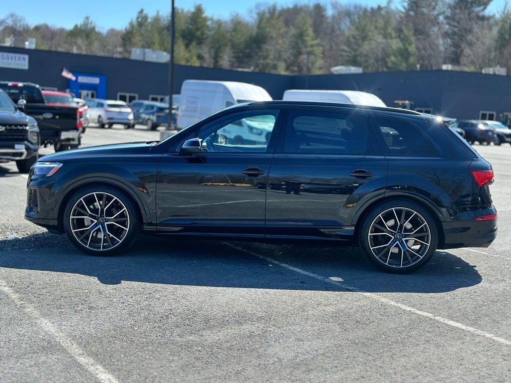 Used 2025 Audi SQ7 Premium Plus w/ Black Optic Package image 3