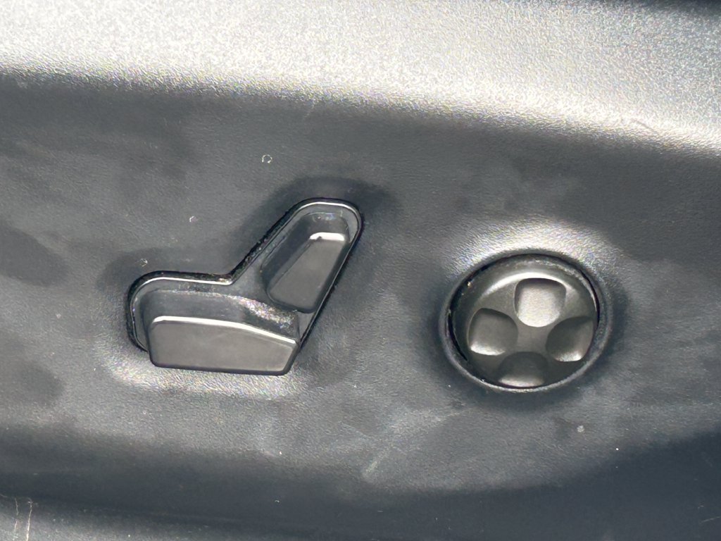 Used 2025 Chrysler Pacifica Select FWD image 26