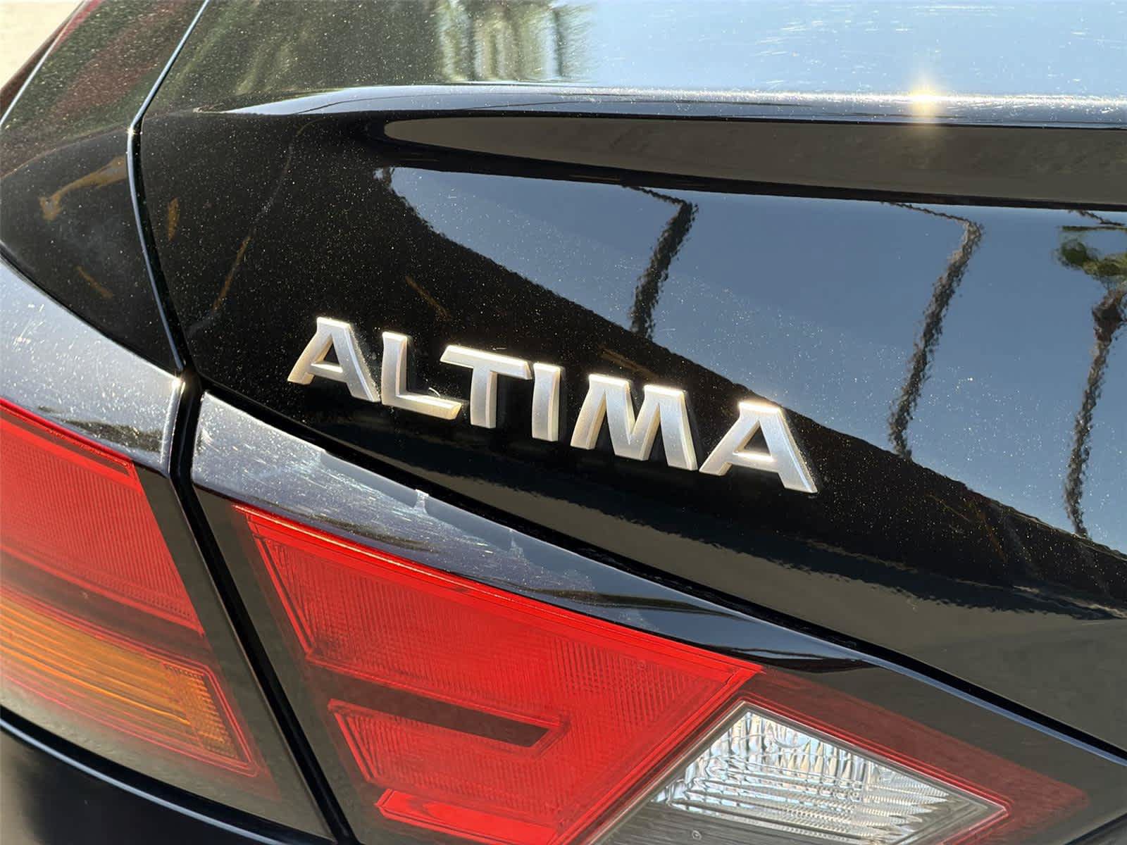 Used 2025 Nissan Altima 2.5 SV FWD image 8