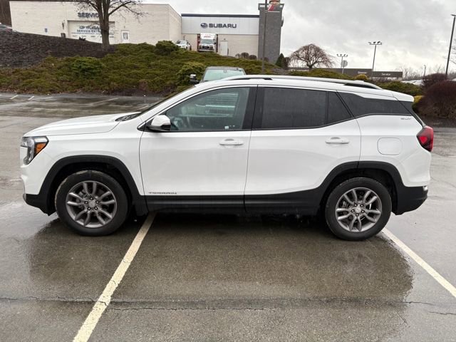 Used 2022 GMC Terrain SLT image 2