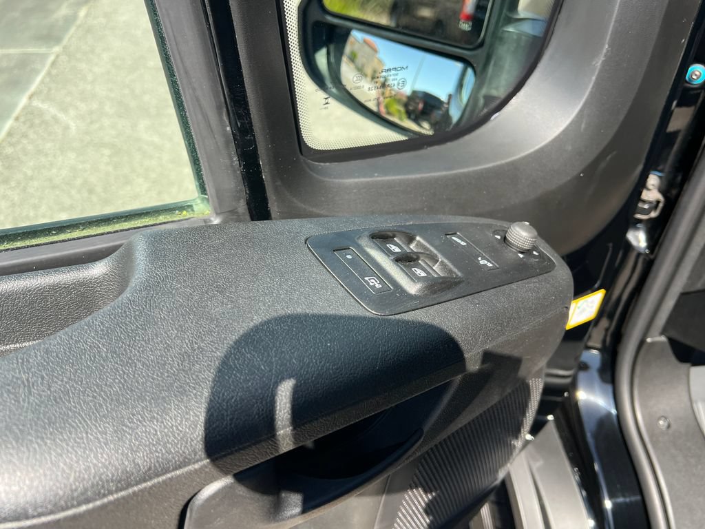 New 2026 RAM ProMaster 2500 w/ Crew Van Package FWD image 18