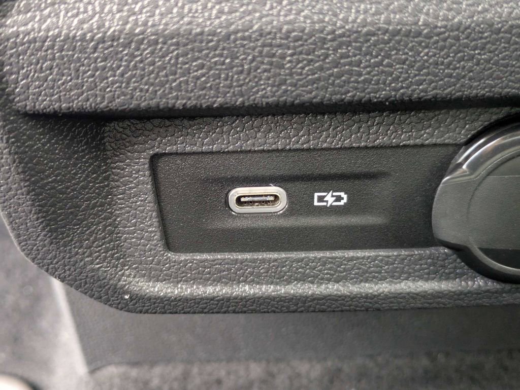 Used 2021 Volkswagen Tiguan SE AWD/4WD image 16