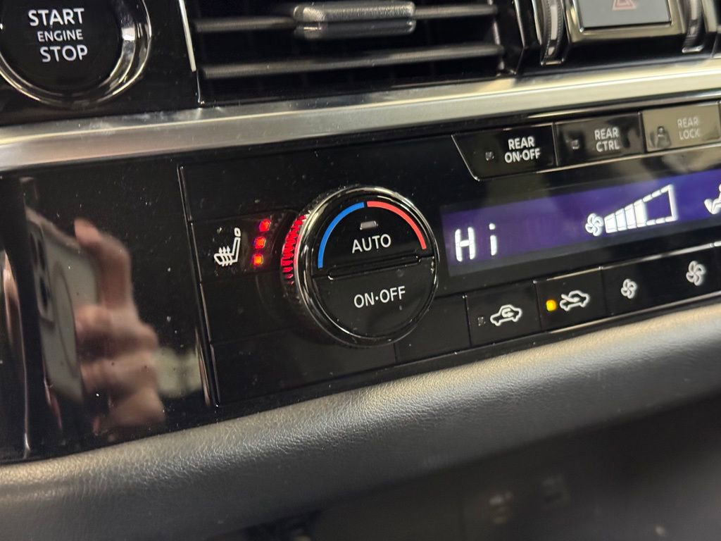 Used 2025 Nissan Pathfinder SL AWD/4WD image 38
