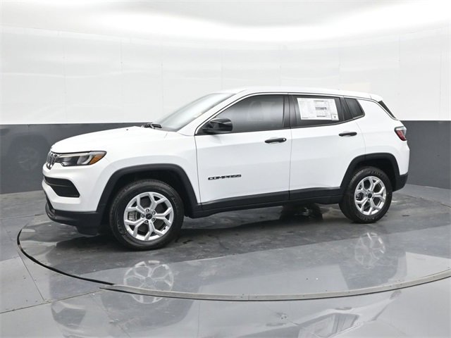 Used 2025 Jeep Compass Sport image 9