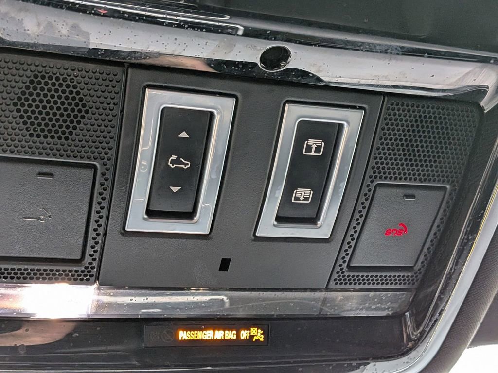 Used 2020 Land Rover Range Rover Velar R-Dynamic S AWD/4WD image 22