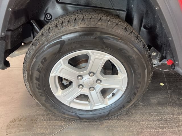 Used 2019 Jeep Wrangler Sport AWD/4WD image 9