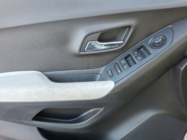 Used 2017 Chevrolet Trax LS image 14
