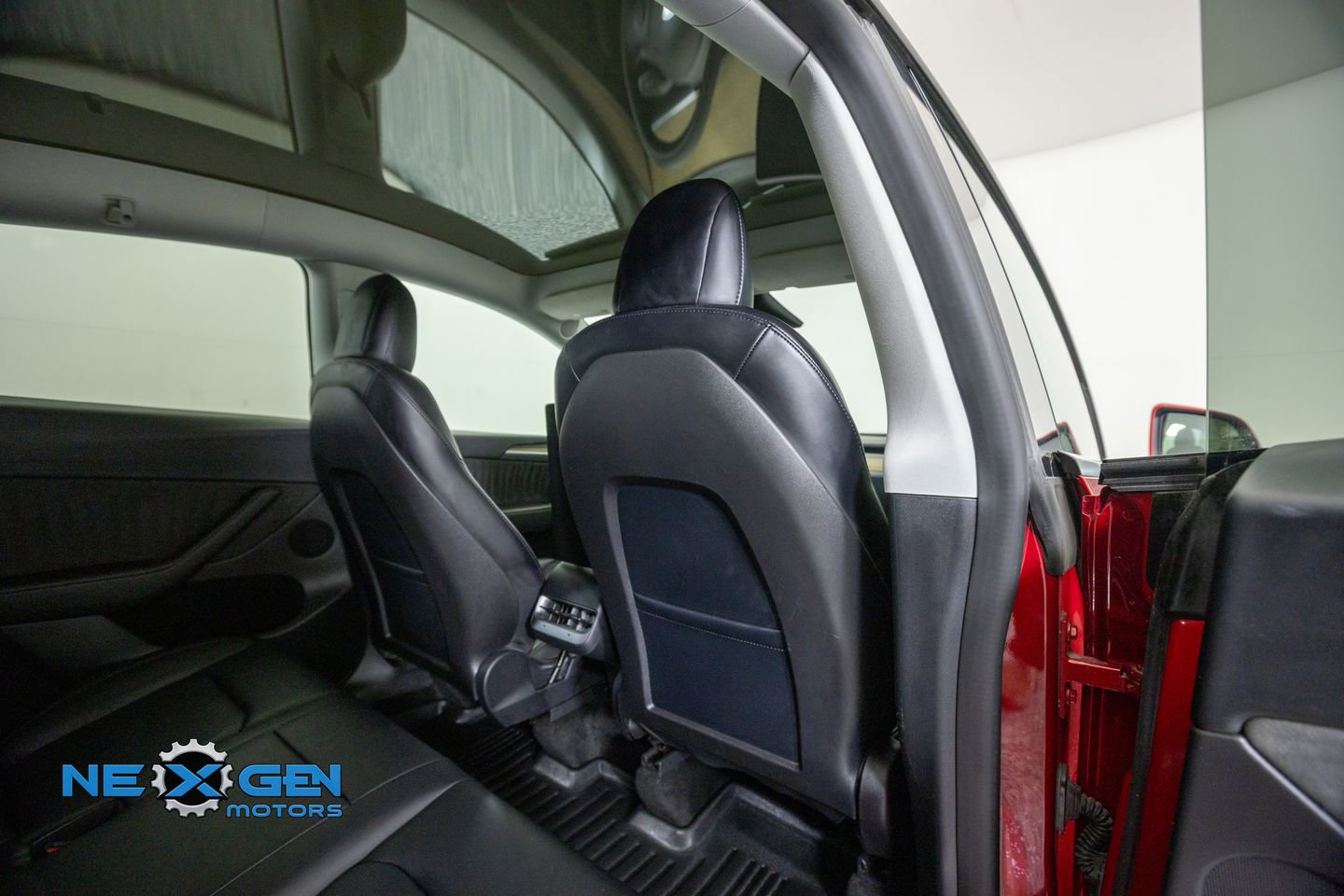 Used 2023 Tesla Model Y Long Range AWD/4WD image 32