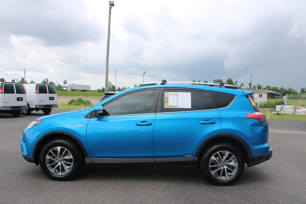 Used 2018 Toyota RAV4 XLE AWD/4WD image 6