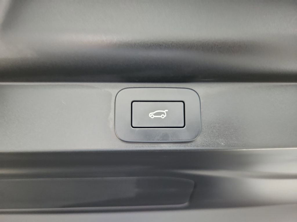 Used 2025 Land Rover Range Rover SE image 14