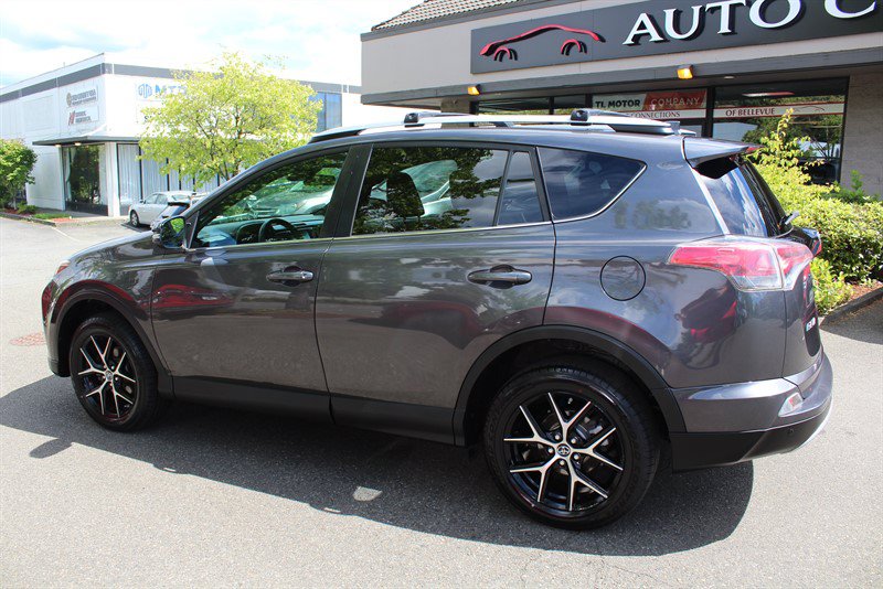Used 2016 Toyota RAV4 SE w/ Advanced Technology Package AWD/4WD image 3