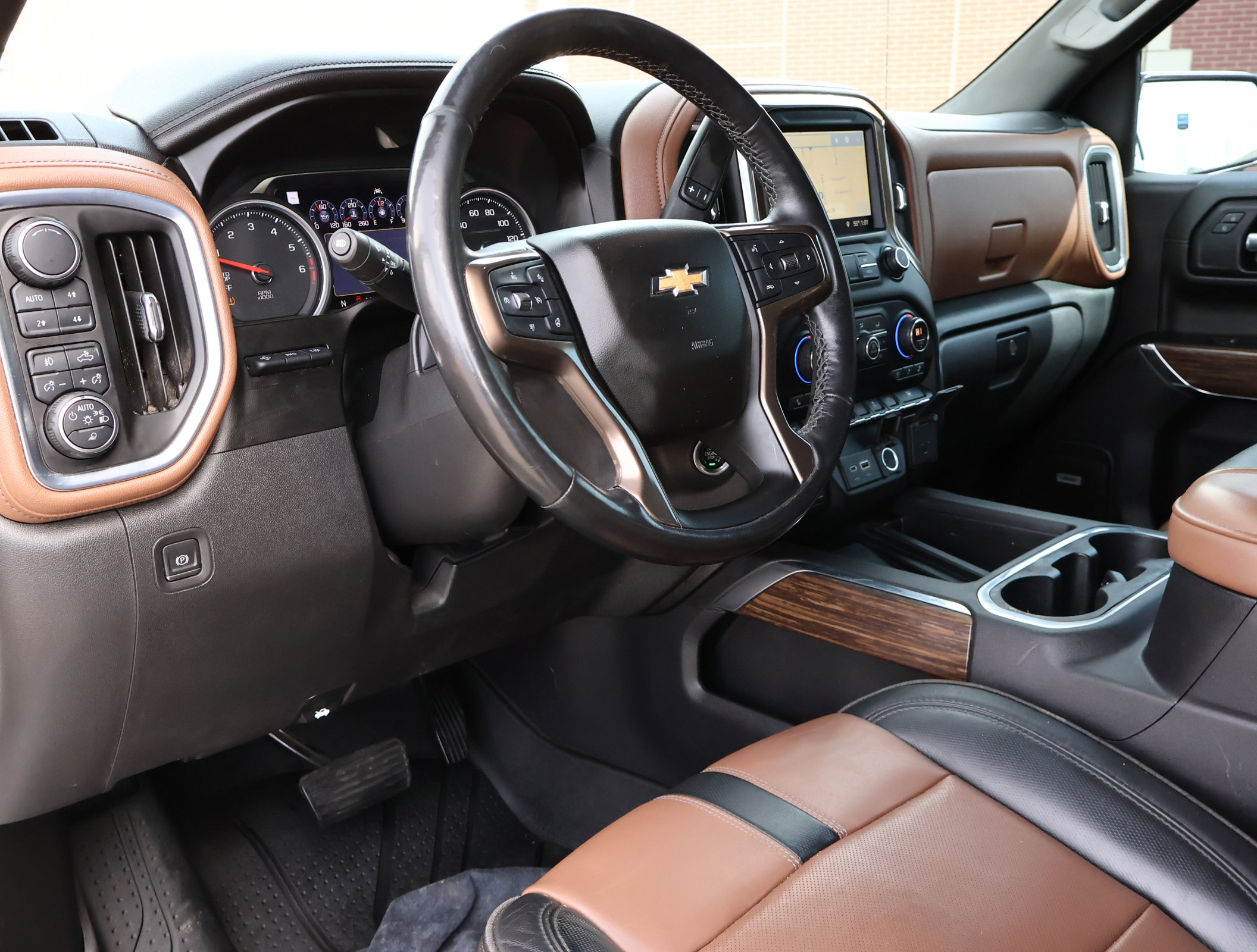 Used 2019 Chevrolet Silverado 1500 High Country w/ Technology Package image 2