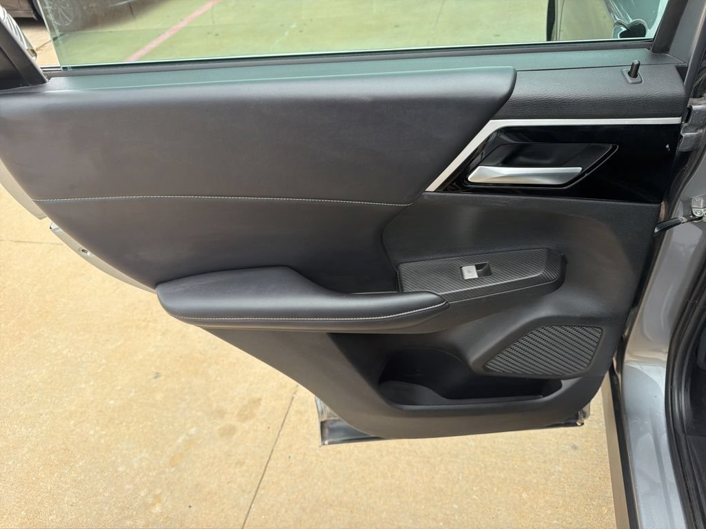 Used 2023 Mitsubishi Outlander SE FWD image 15