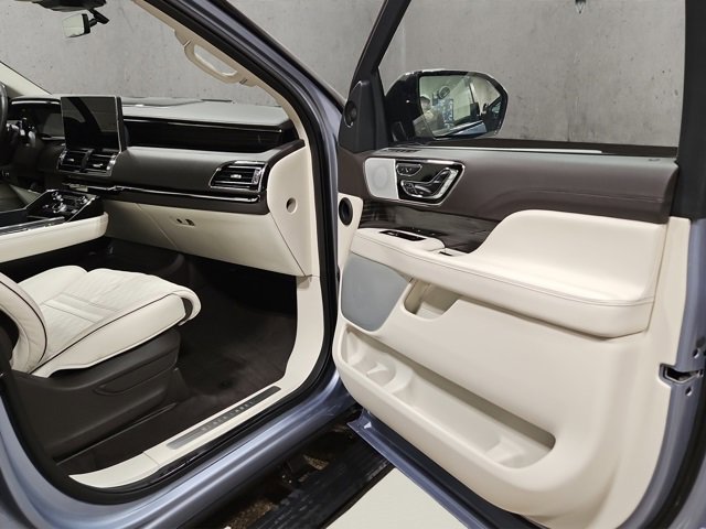 Used 2024 Lincoln Navigator Black Label image 18
