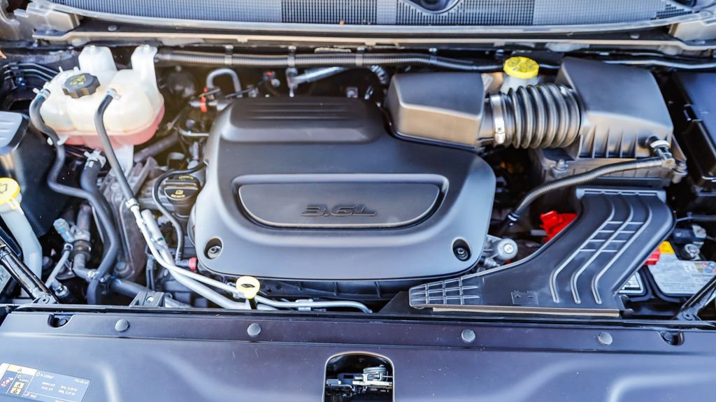 Certified 2024 Chrysler Pacifica Touring-L image 28