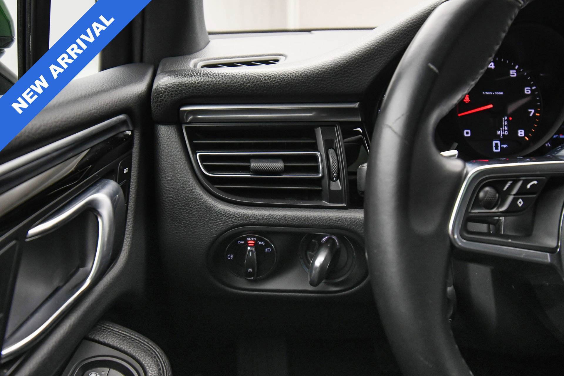 Used 2019 Porsche Macan Base image 35