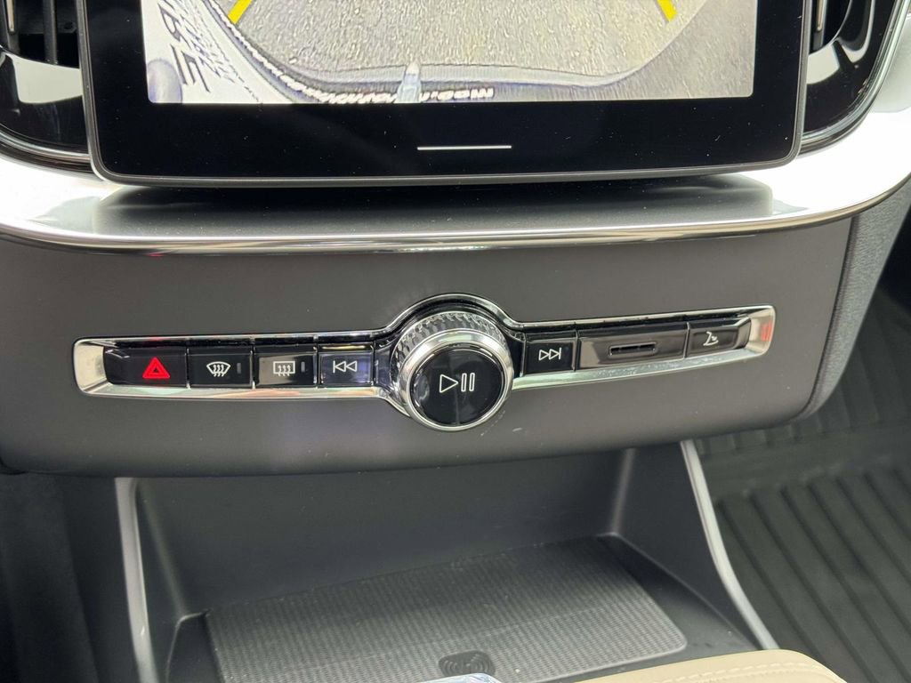 Certified 2026 Volvo XC90 B6 Plus w/ Protection Package image 27