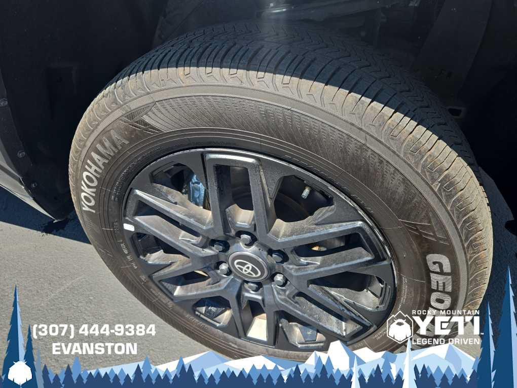 Used 2025 Toyota Tundra Limited AWD/4WD image 10