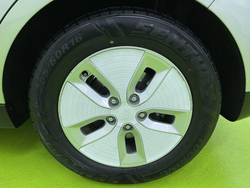 Used 2016 Kia Soul EV + w/ Sun & Fun Package image 16