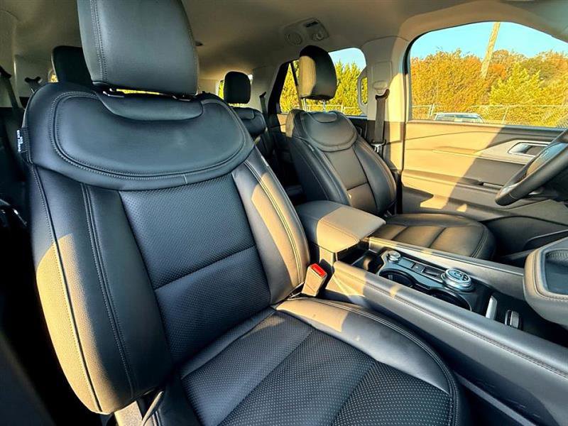 Used 2025 Ford Explorer Active image 26
