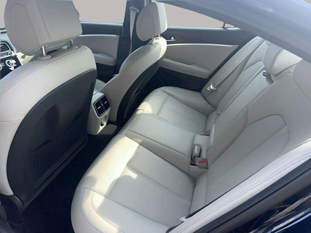 Used 2023 Genesis G70 2.0T image 13