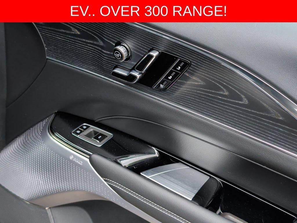 Used 2024 Cadillac Lyriq Luxury AWD/4WD image 36