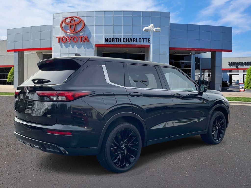 Used 2024 Mitsubishi Outlander SE Black Edition image 7