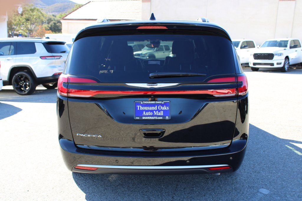 New 2026 Chrysler Pacifica Pinnacle image 5
