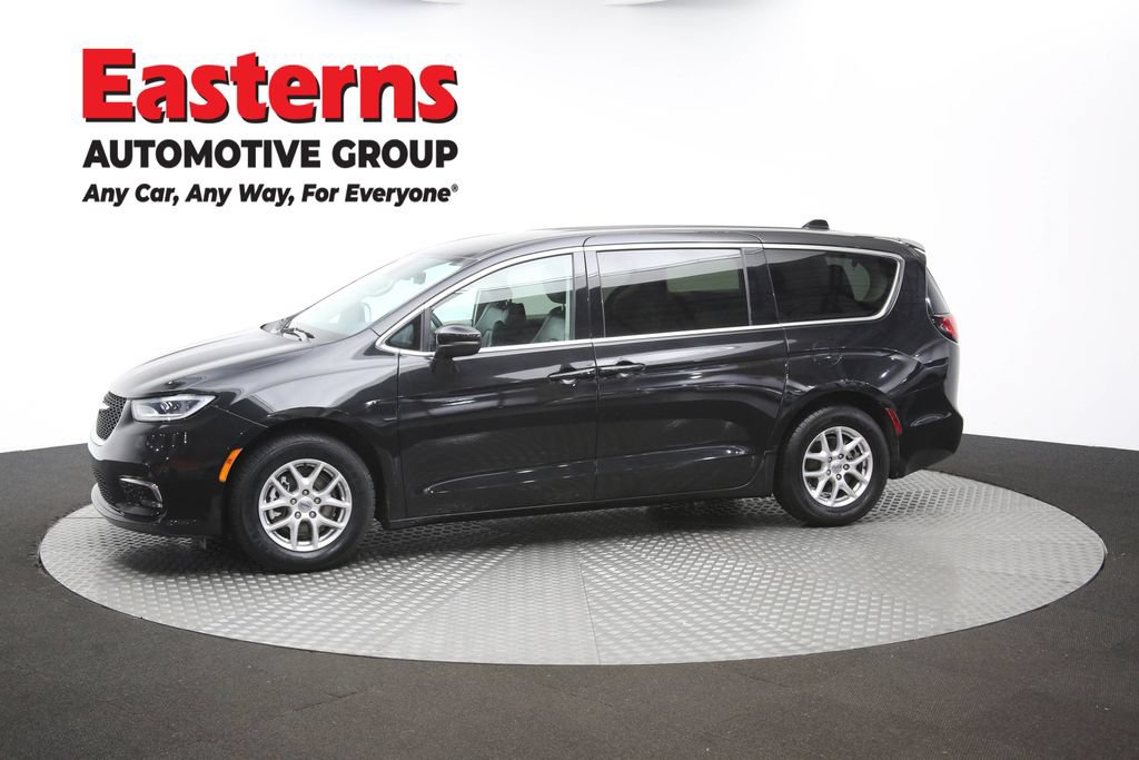 Used 2023 Chrysler Pacifica Touring-L FWD image 60