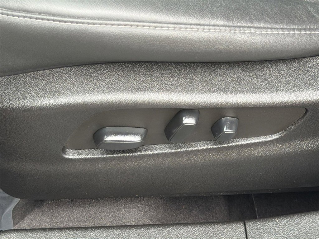 Certified 2023 Cadillac XT4 Luxury w/ Cold Weather Package image 22