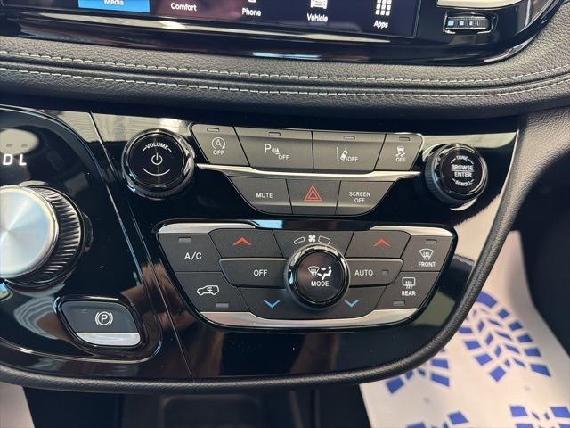 New 2027 Chrysler Pacifica Select FWD image 24