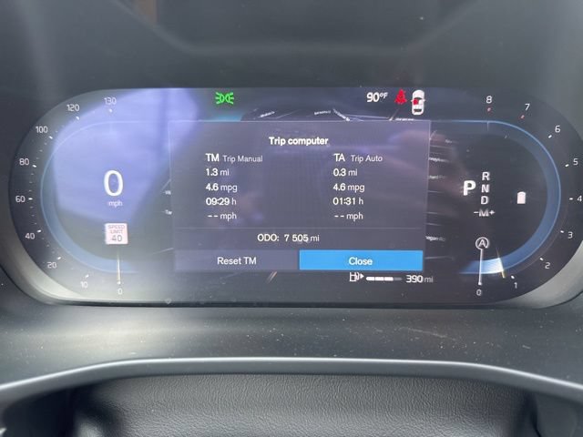 Used 2025 Volvo XC40 B5 Plus AWD/4WD image 23