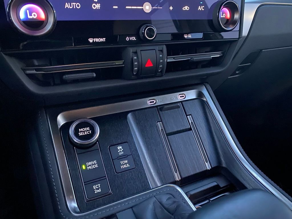 Used 2024 Lexus GX 550 w/ Accessory Package (Z1) image 18