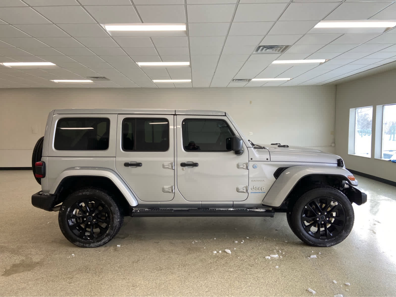 Used 2024 Jeep Wrangler Sahara w/ Technology Group AWD/4WD image 7