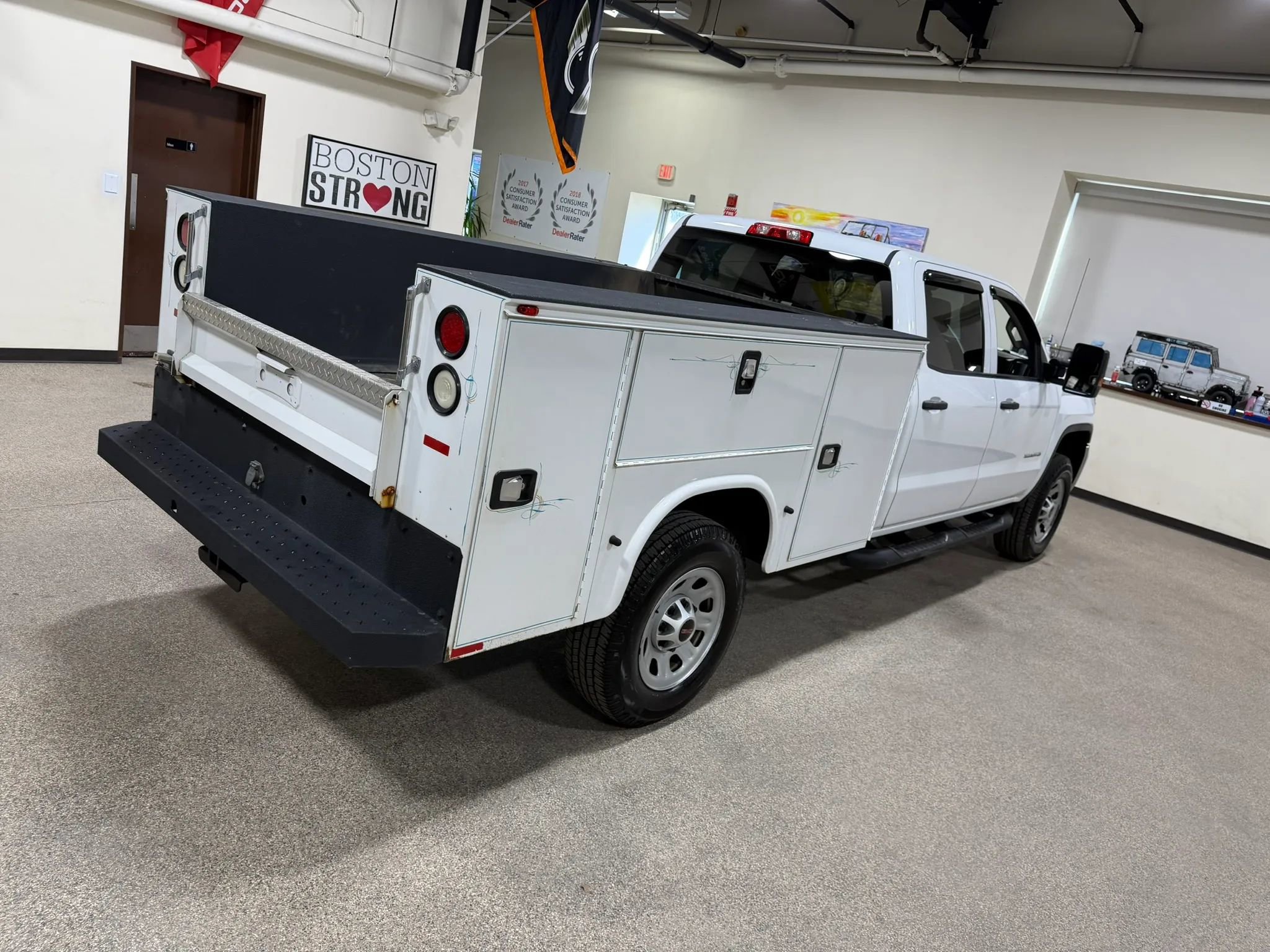 Used 2017 GMC Sierra 3500 4x4 Crew Cab w/ Snow Plow Prep Package image 15