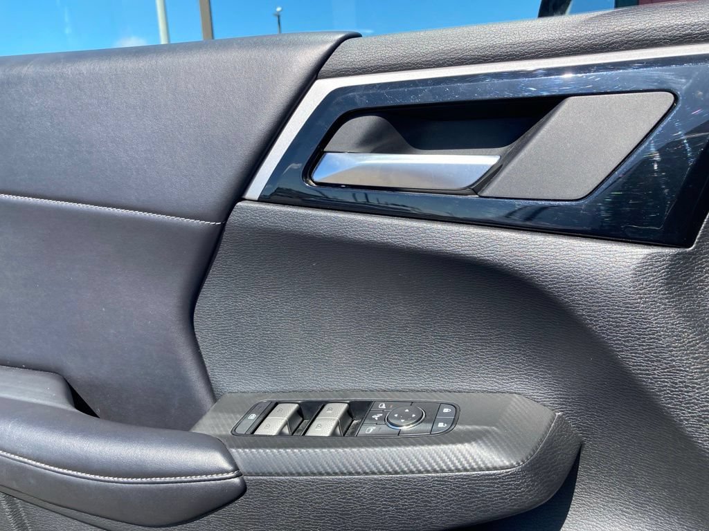 Used 2025 Mitsubishi Outlander SE FWD image 14