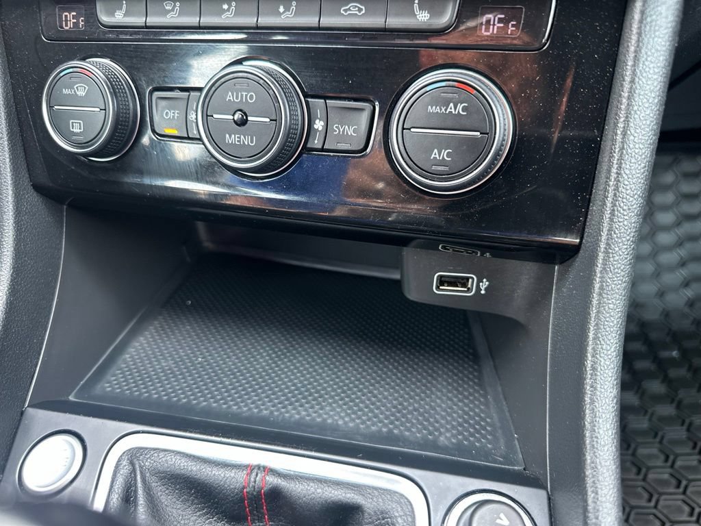 Used 2019 Volkswagen Jetta GLI FWD image 5