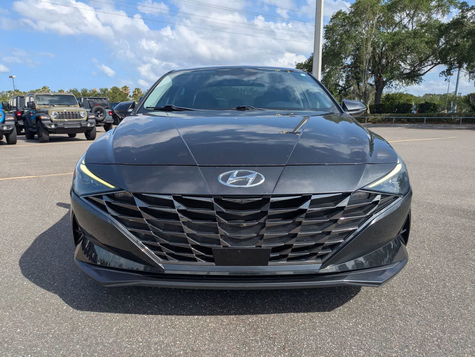 Used 2021 Hyundai Elantra Limited FWD image 2
