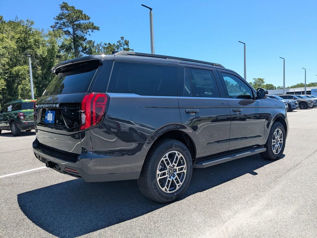 New 2026 Ford Expedition Active RWD image 4