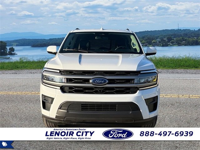 Used 2024 Ford Expedition XLT image 2