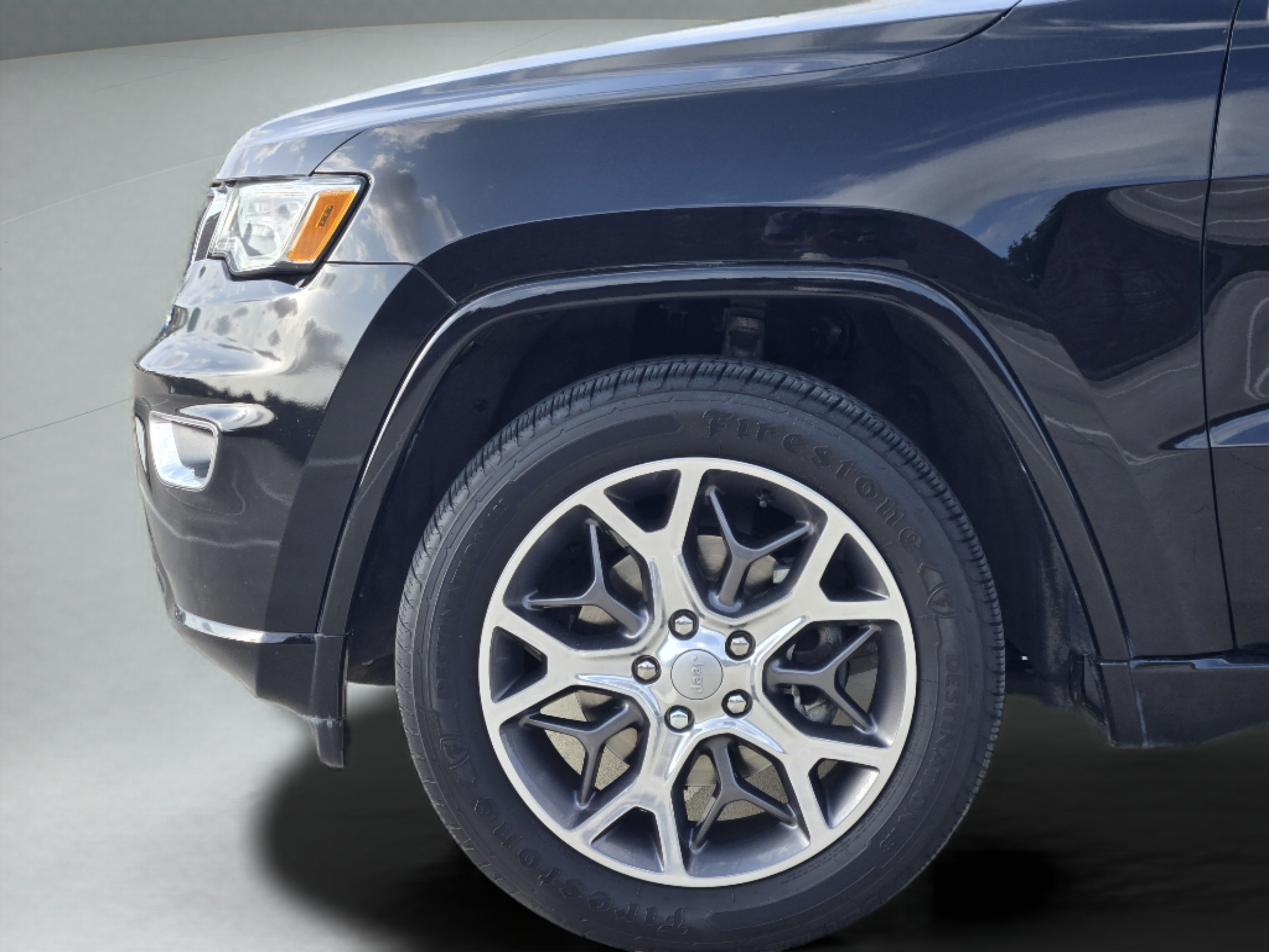 Used 2020 Jeep Grand Cherokee Overland RWD image 29